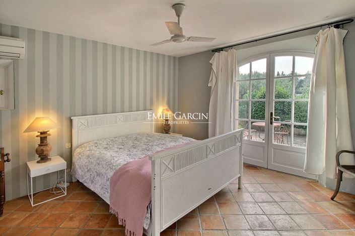Image No.7-8 Bed House for sale