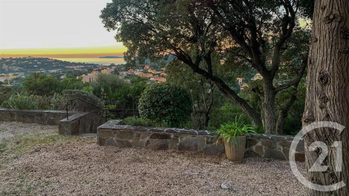 Image No.17-3 Bed House for sale