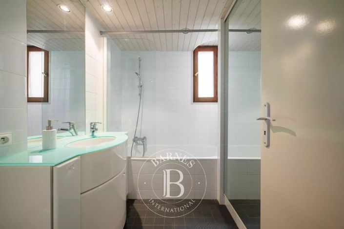 Image No.15-4 Bed House for sale