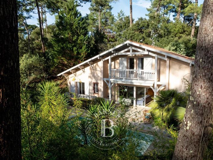 Image No.2-6 Bed House for sale