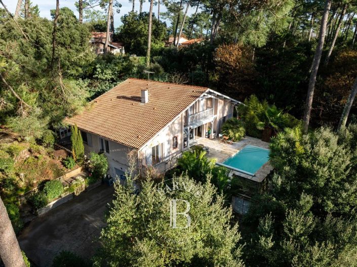 Image No.3-6 Bed House for sale