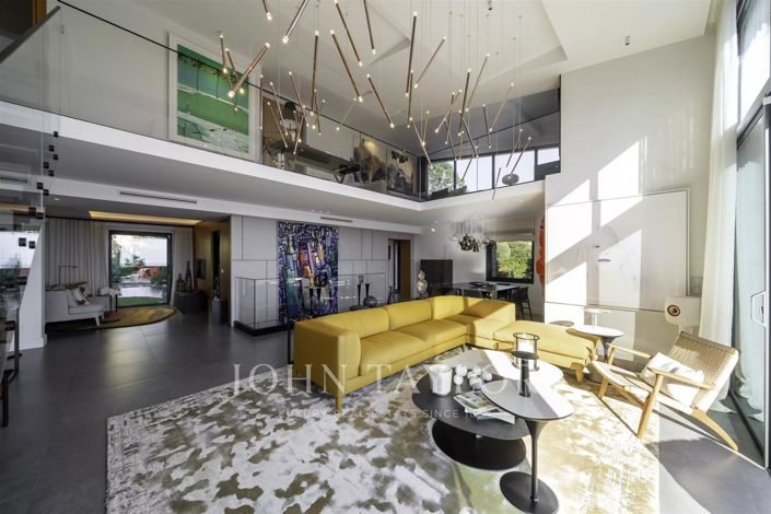 Image No.6-5 Bed House for sale