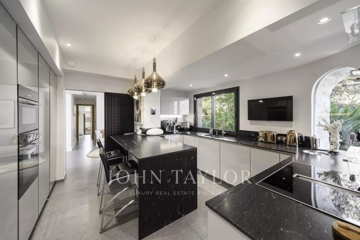 Image No.9-5 Bed House for sale