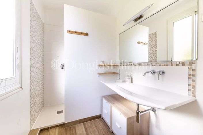 Image No.23-4 Bed House for sale