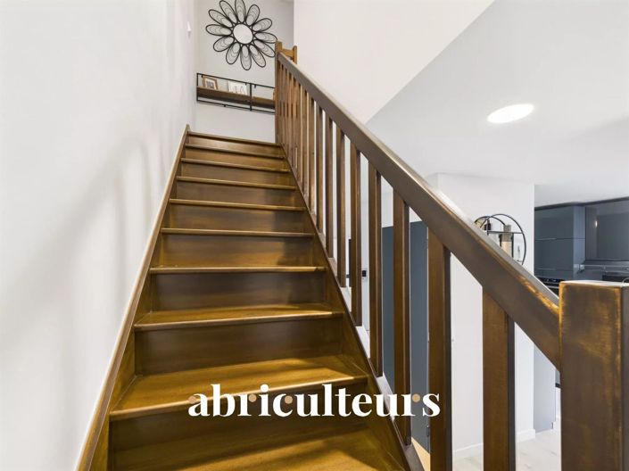 Image No.13-3 Bed House for sale