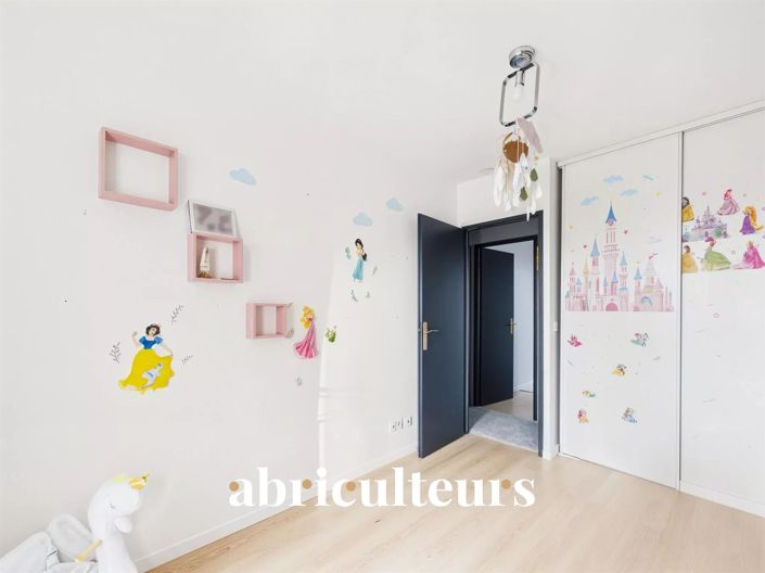 Image No.15-3 Bed House for sale