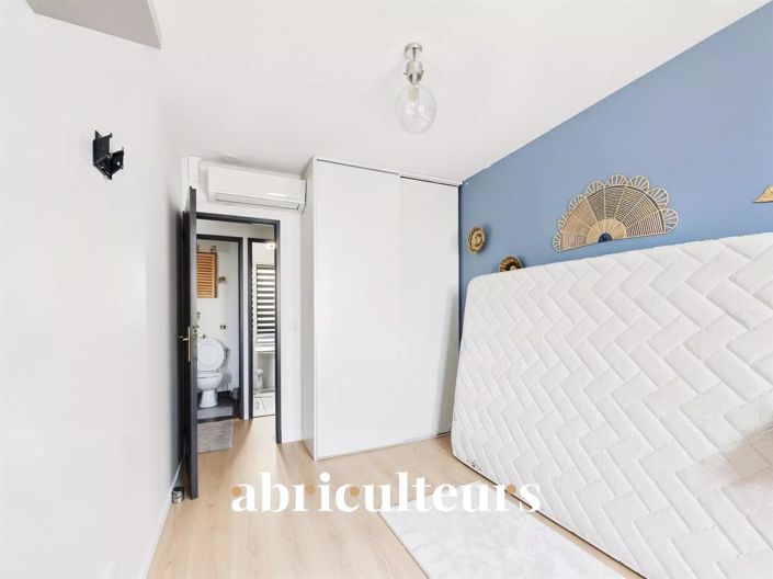 Image No.17-3 Bed House for sale