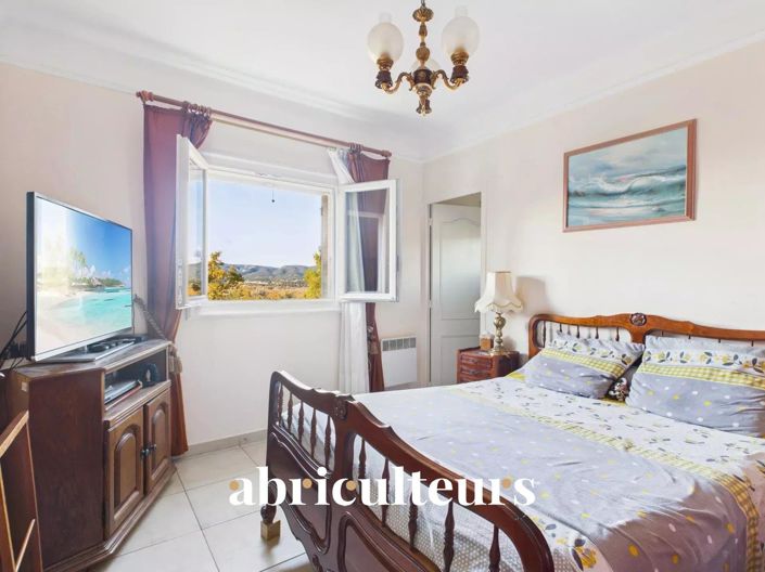 Image No.11-5 Bed House for sale