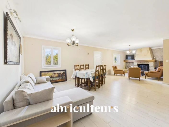 Image No.17-5 Bed House for sale