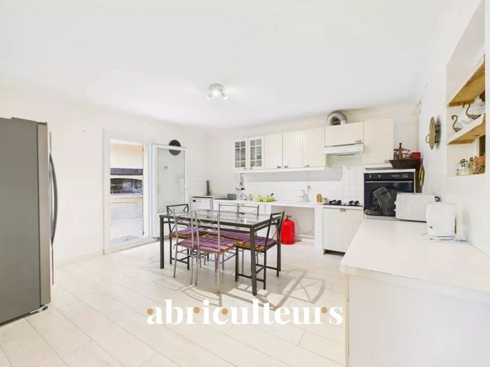 Image No.19-5 Bed House for sale