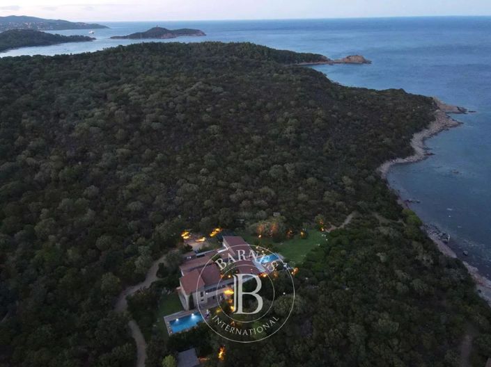 Image No.17-Maison de 7 chambres à vendre à Corse