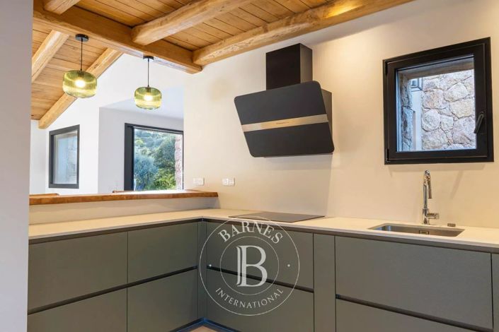 Image No.9-4 Bed House for sale