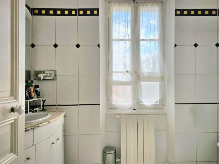 Image No.11-6 Bed House for sale