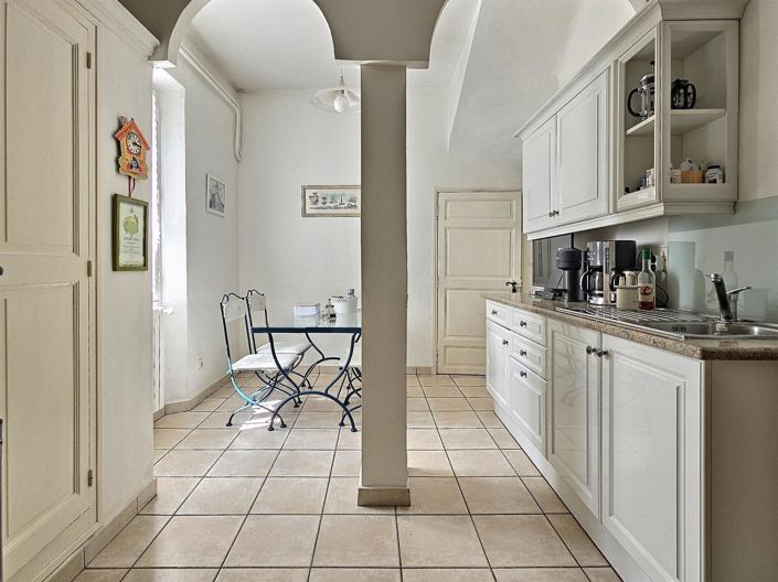 Image No.8-6 Bed House for sale