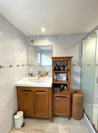 Image No.10-3 Bed House for sale