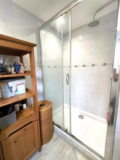 Image No.11-3 Bed House for sale