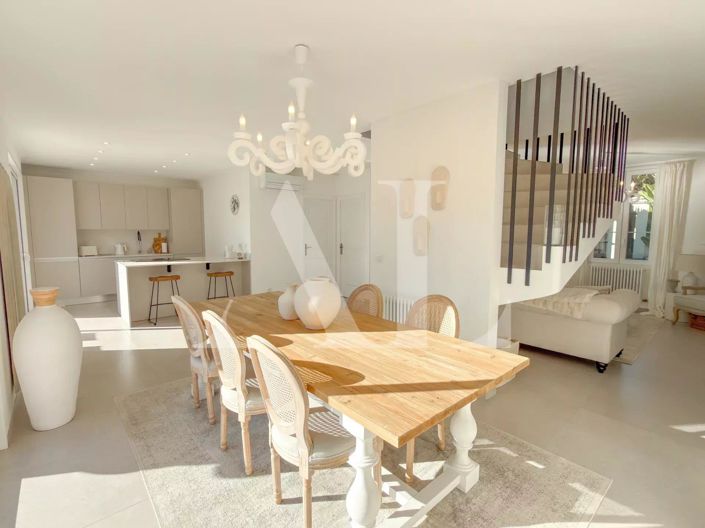 Image No.11-3 Bed House for sale