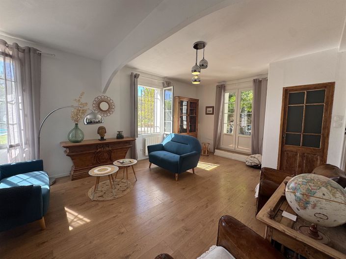 Image No.6-5 Bed House for sale