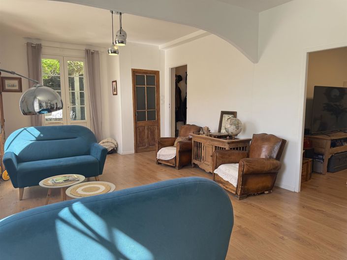 Image No.7-5 Bed House for sale