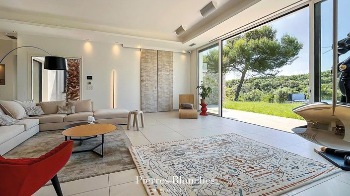 Image No.4-4 Bed House for sale