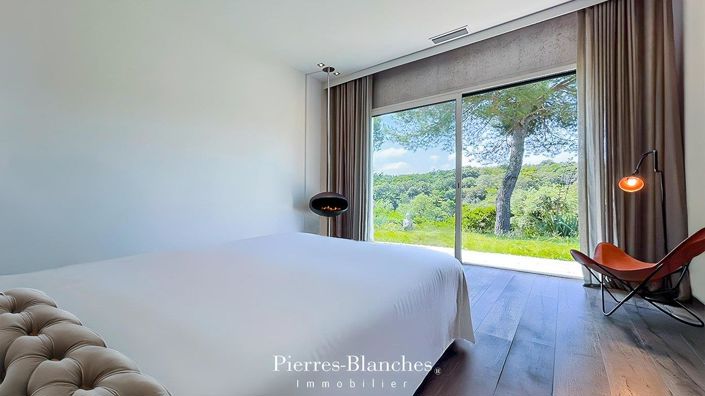 Image No.8-4 Bed House for sale