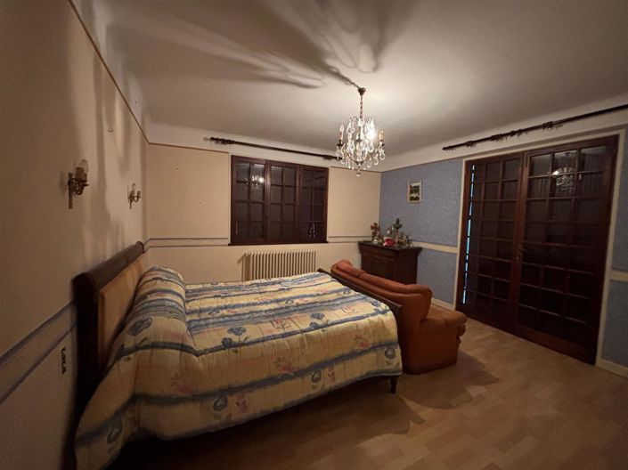 Image No.9-5 Bed House for sale