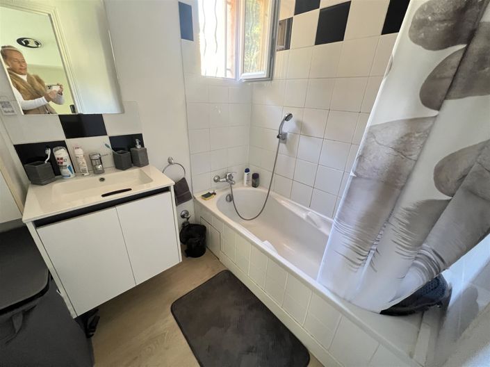 Image No.14-3 Bed House for sale