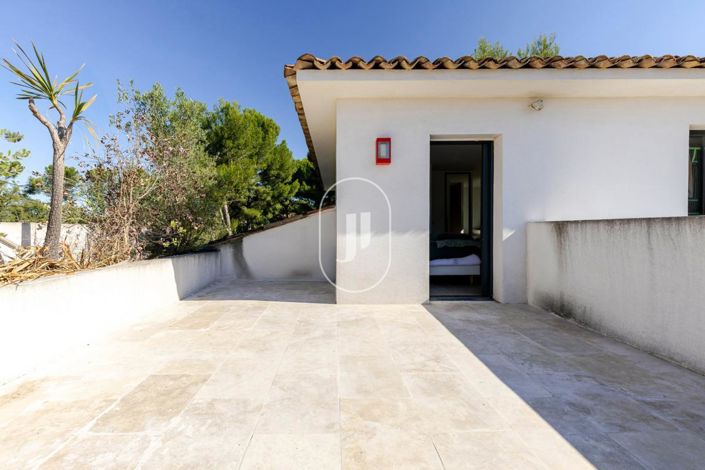 Image No.15-4 Bed House for sale