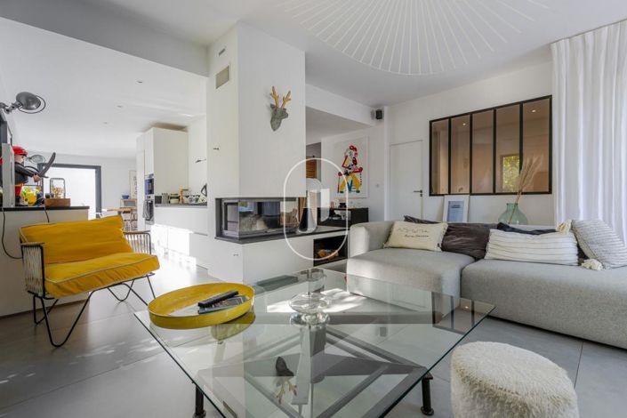 Image No.2-4 Bed House for sale