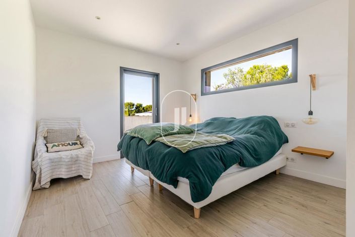 Image No.9-4 Bed House for sale