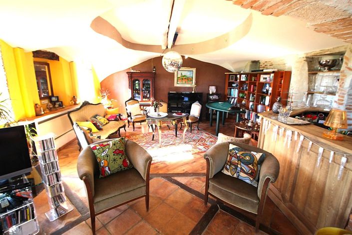 Image No.11-5 Bed House for sale