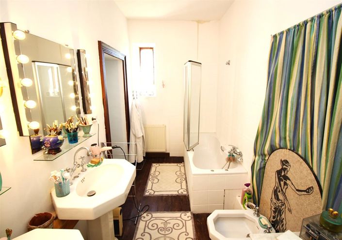 Image No.24-5 Bed House for sale