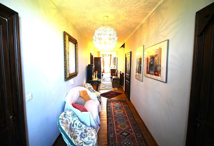 Image No.8-5 Bed House for sale