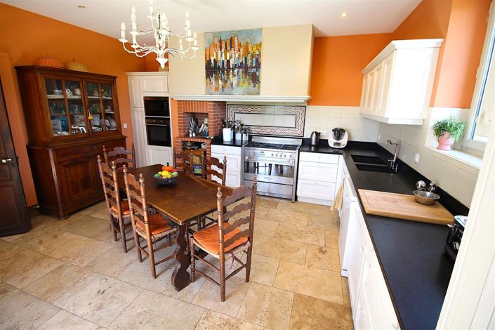 Image No.9-5 Bed House for sale