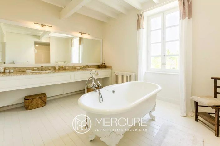 Image No.8-5 Bed House for sale