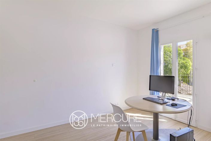 Image No.10-2 Bed House for sale