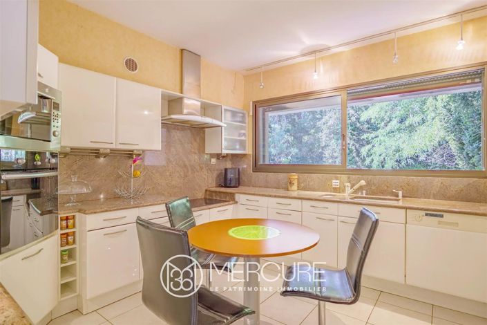 Image No.8-4 Bed House for sale