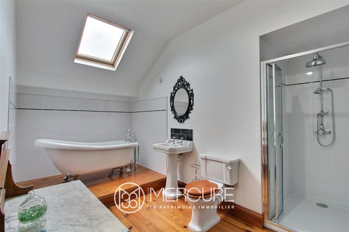 Image No.8-6 Bed House for sale