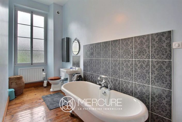 Image No.9-6 Bed House for sale