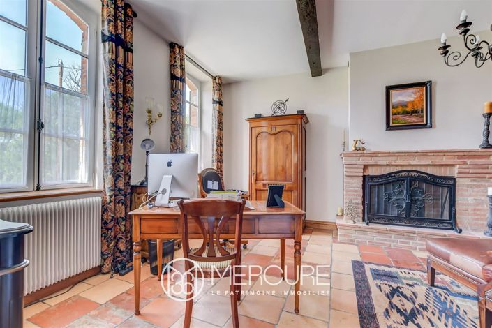 Image No.18-6 Bed House for sale