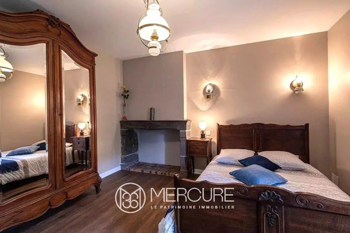 Image No.8-5 Bed House for sale