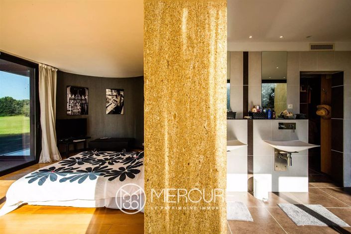 Image No.8-6 Bed House for sale