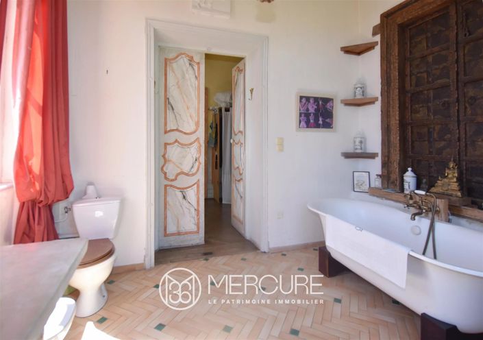 Image No.8-10 Bed House for sale