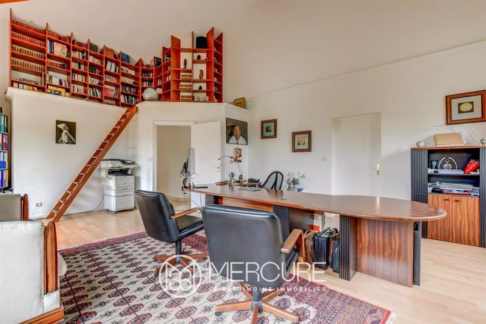 Image No.20-4 Bed House for sale