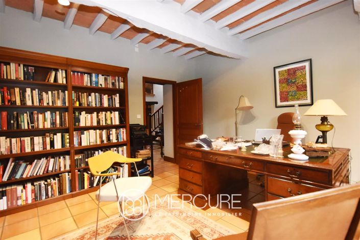 Image No.8-5 Bed House for sale