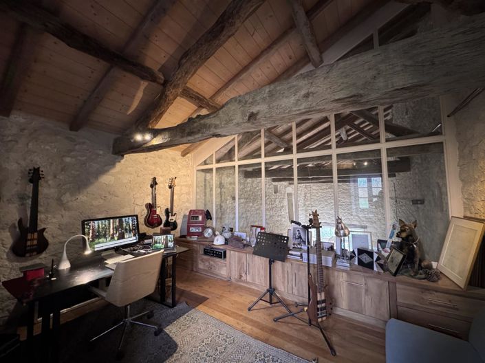 Image No.16-5 Bed Property for sale