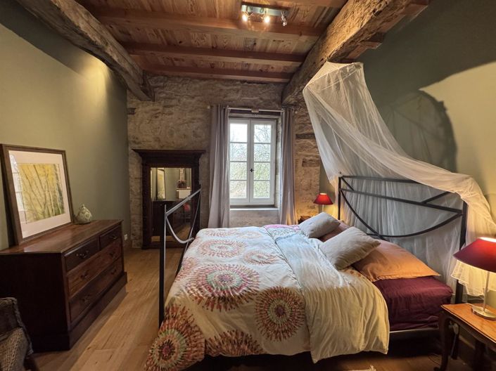 Image No.17-5 Bed Property for sale