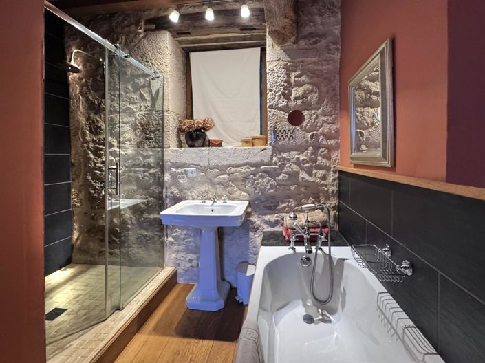 Image No.20-5 Bed Property for sale