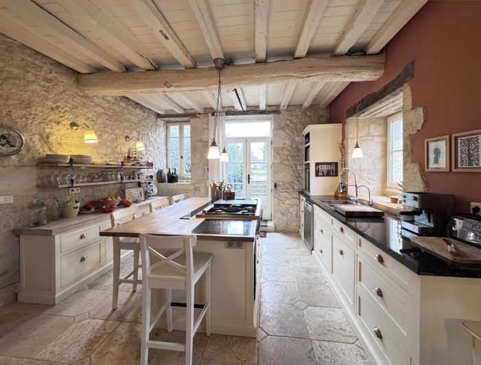 Image No.9-5 Bed Property for sale