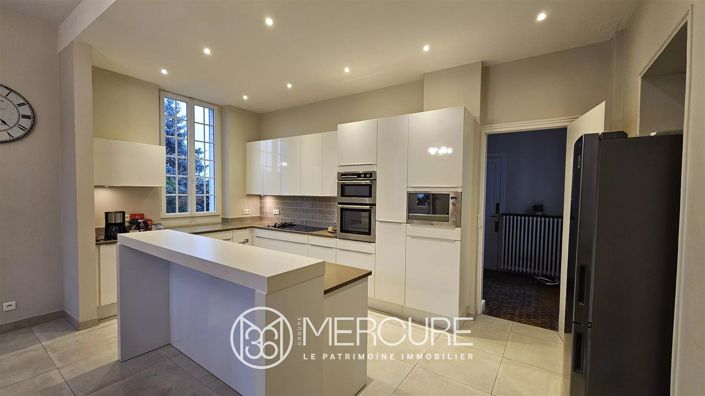 Image No.8-6 Bed House for sale